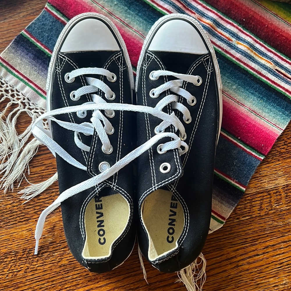 Like new black converse shoes